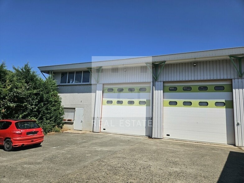 Flex in Eybens for lease - Building Photo - Image 1 of 6