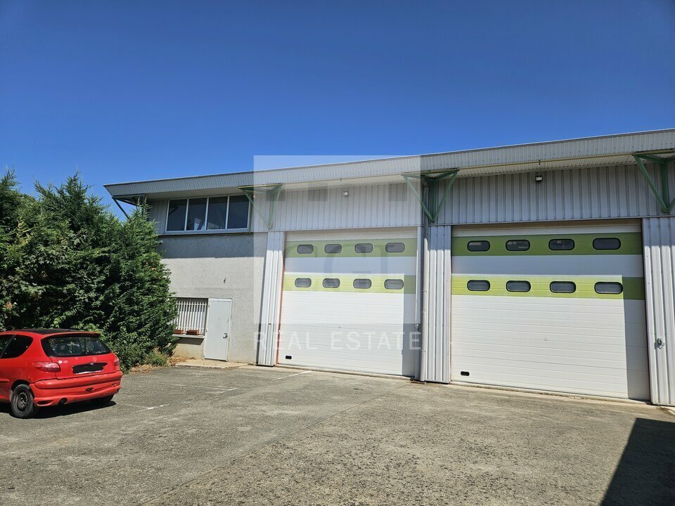 Flex in Eybens for lease Building Photo- Image 1 of 7