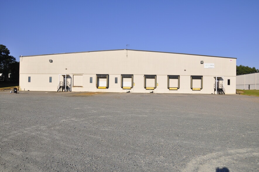 908 J R Industrial Dr, Sanford, NC for lease - Building Photo - Image 1 of 8