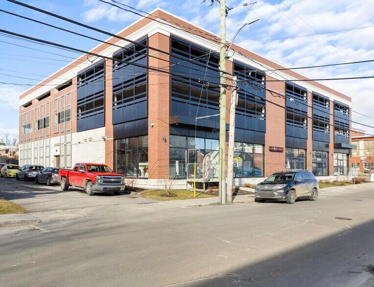 111 Rue Du Collège, Magog, QC for lease - Building Photo - Image 2 of 2