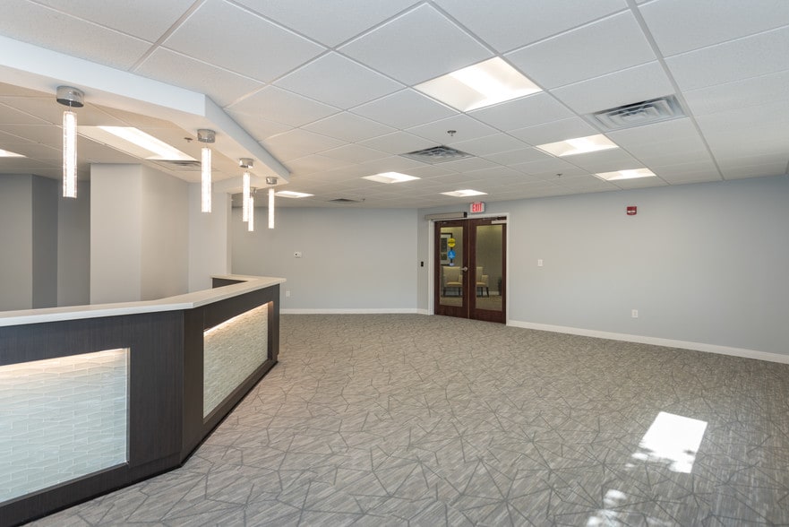 7702 E Parham Rd, Richmond, VA for lease - Interior Photo - Image 3 of 12