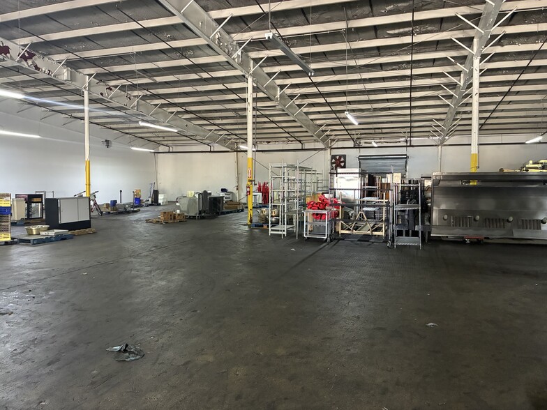 2100 E Union Bower Rd, Irving, TX for lease - Building Photo - Image 3 of 8