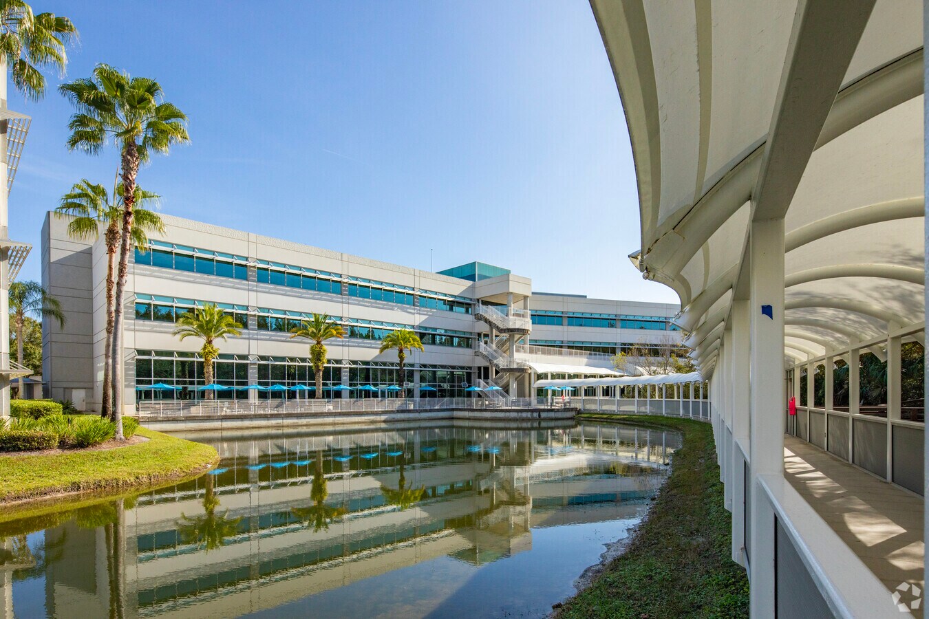 8745 Henderson Rd, Tampa, FL 33634