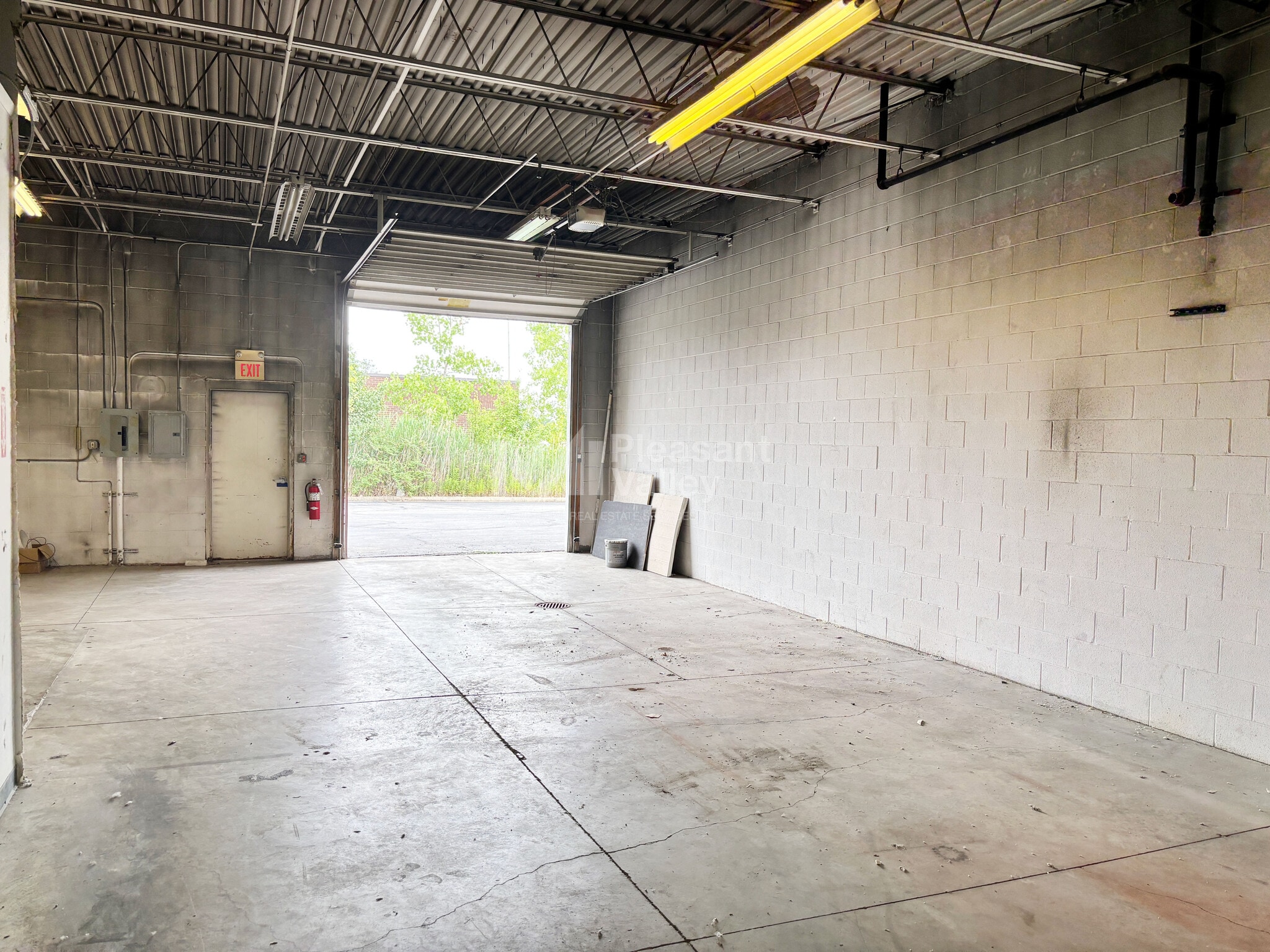 8252 Darrow Rd, Twinsburg, OH for lease Interior Photo- Image 1 of 1