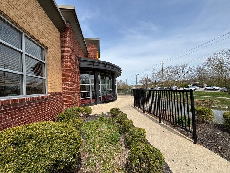 5013 Bowen Dr, Mason, OH for sale - Building Photo - Image 3 of 15