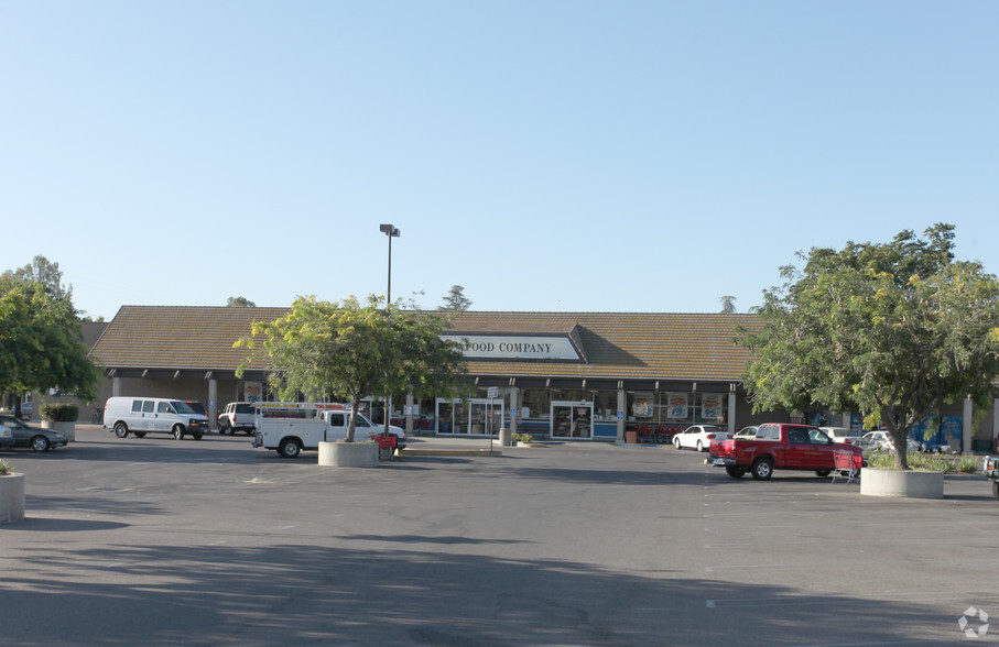 110 S 11th Ave, Hanford, CA for lease - Primary Photo - Image 1 of 5