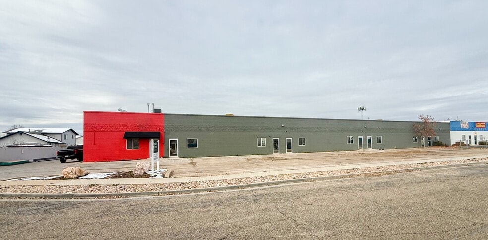 325 W 1700 S, Clearfield, UT for lease - Building Photo - Image 1 of 7