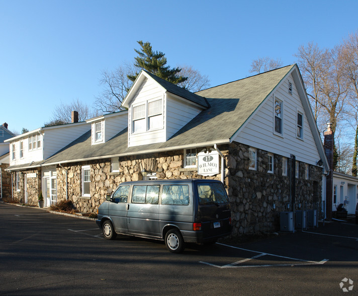 17 Wilmot Ln, Riverside, CT for lease - Primary Photo - Image 1 of 8