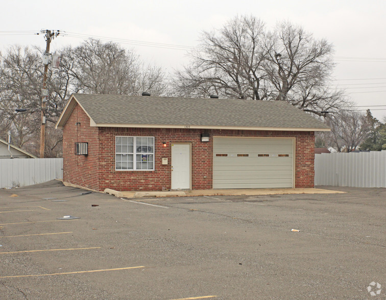 1309 SW 29th St, Oklahoma City, OK for lease - Primary Photo - Image 1 of 2