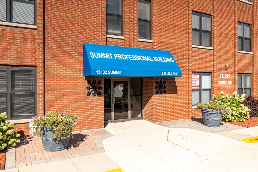 1S132 Summit Ave, Oakbrook Terrace, IL for lease - Building Photo - Image 2 of 10