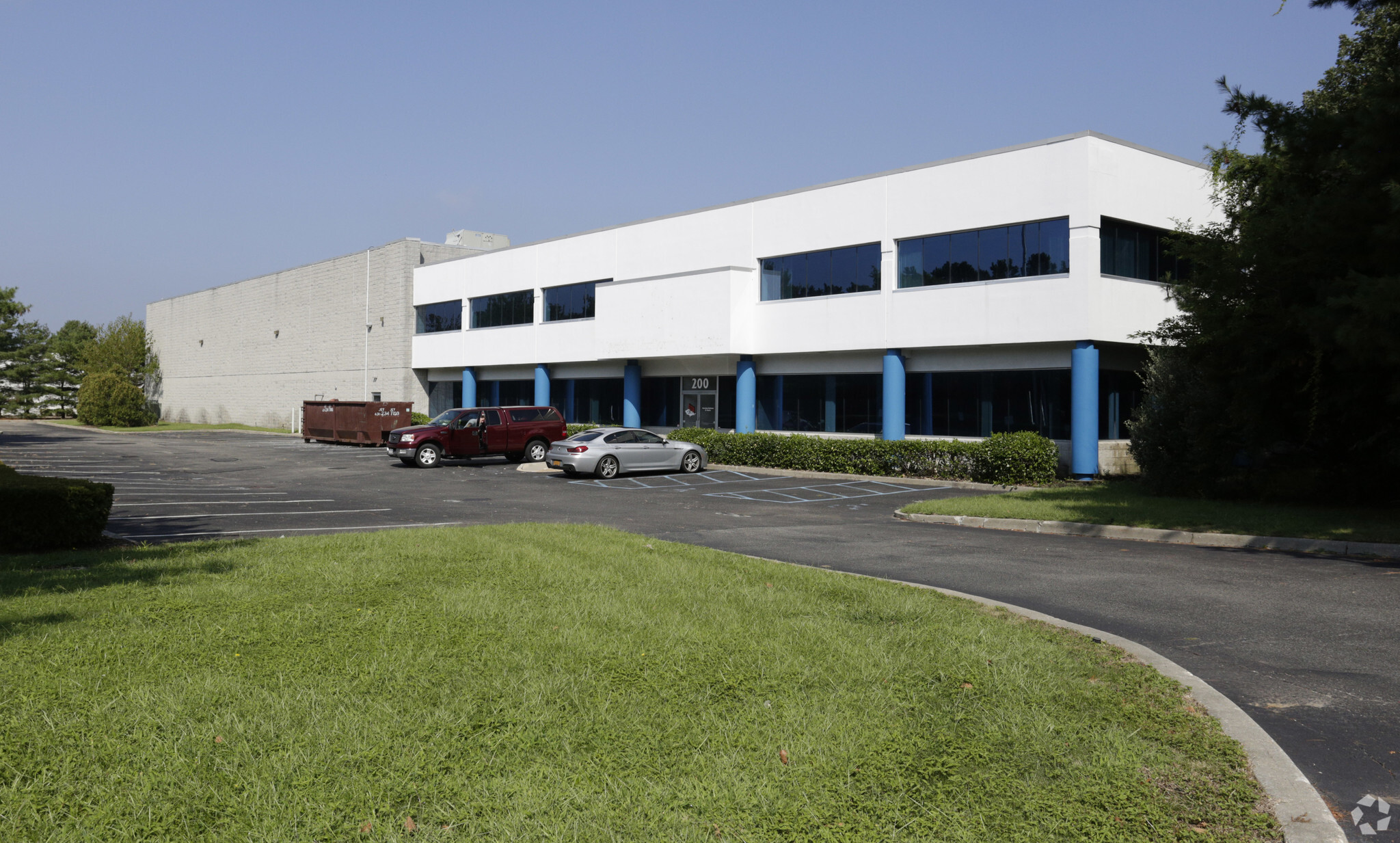 200 Trade Zone Dr, Ronkonkoma, NY for lease Primary Photo- Image 1 of 8