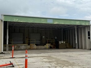 3580-3588 Work Dr, Fort Myers, FL for lease Interior Photo- Image 2 of 7