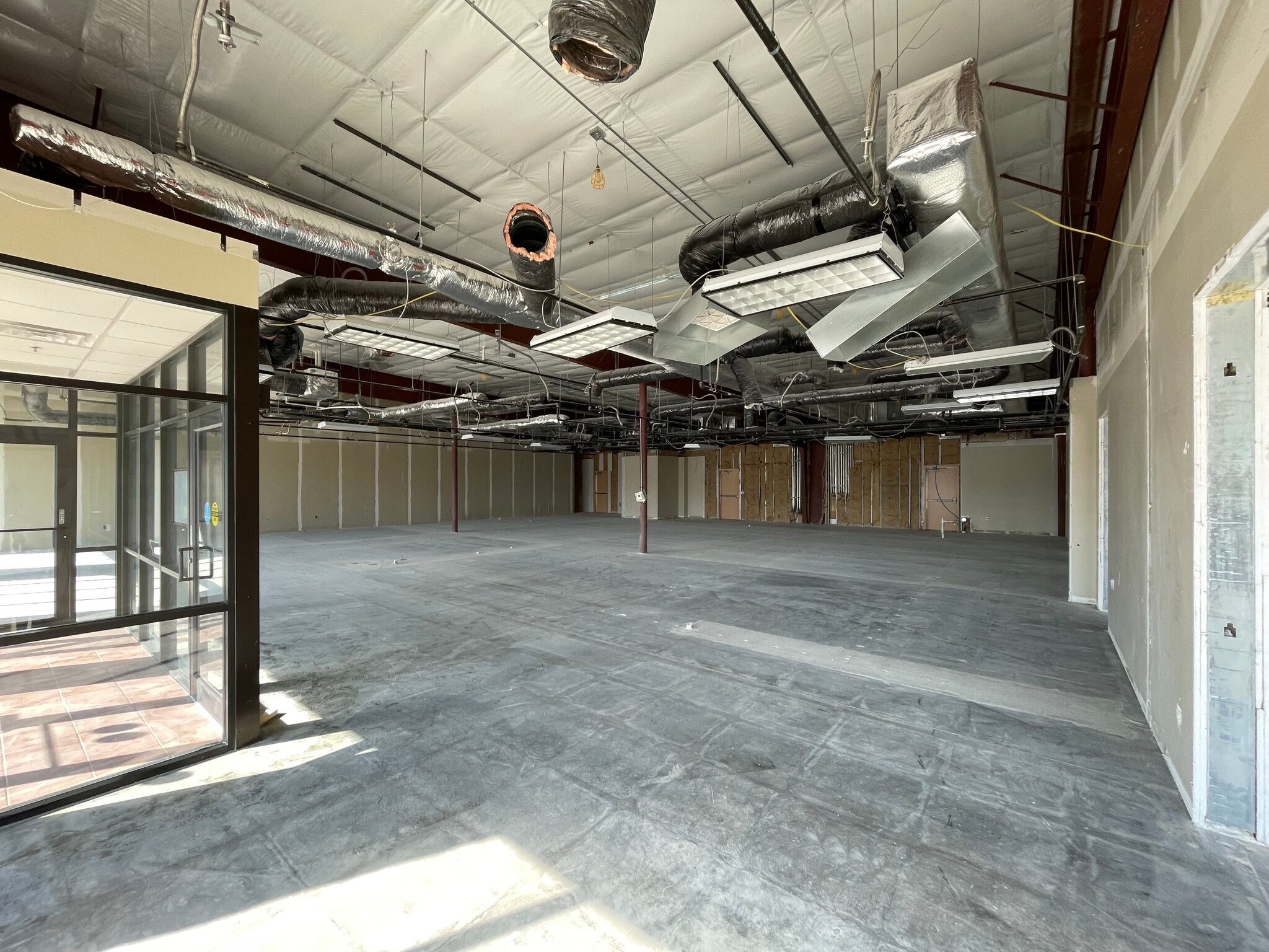 911 29th St SE, Watertown, SD for lease Building Photo- Image 1 of 11