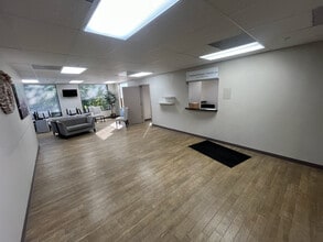 1000 Edgewater Pt, Lake Saint Louis, MO for sale Interior Photo- Image 2 of 13