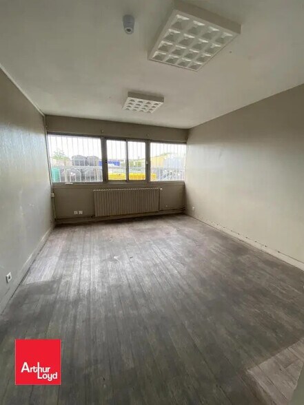 Retail in Mainvilliers for lease - Interior Photo - Image 3 of 5