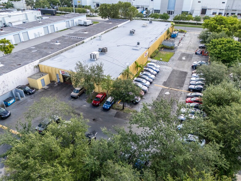 2501 NW 17th Ln, Pompano Beach, FL for lease - Building Photo - Image 1 of 10