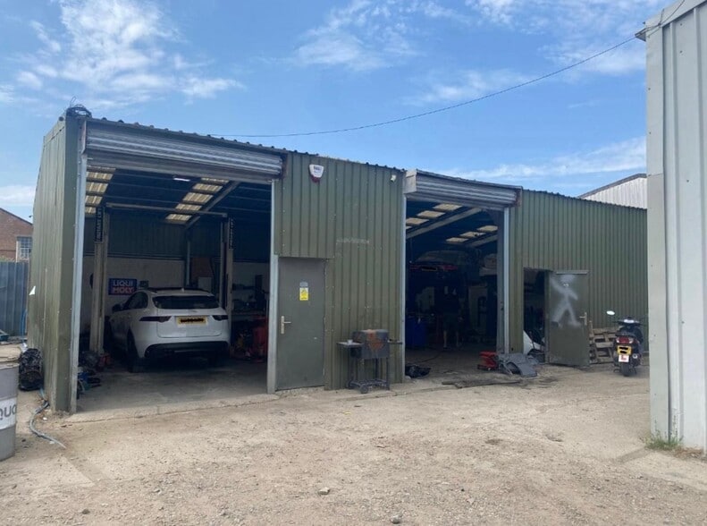 Manor Way, Swanscombe for lease - Building Photo - Image 2 of 6