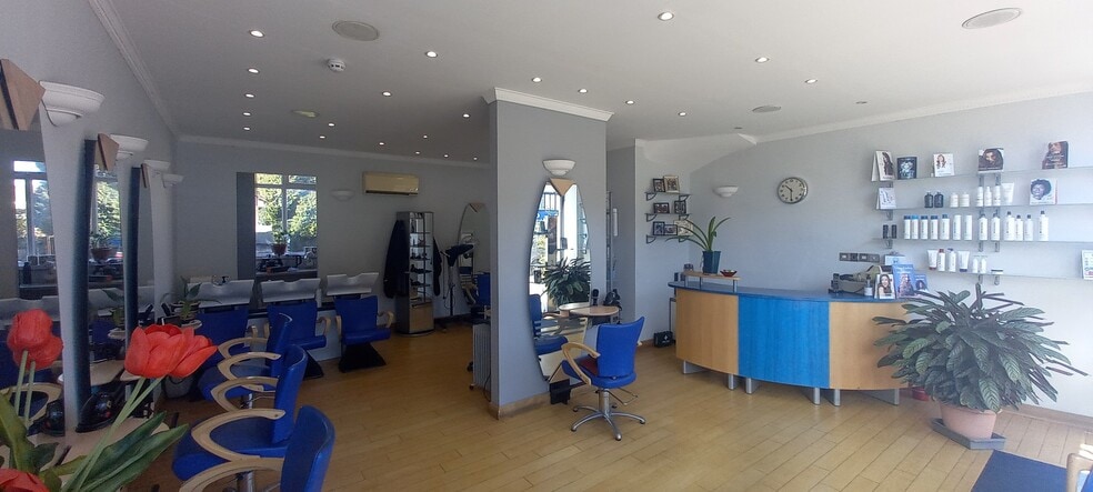 309 Richmond Rd, Kingston Upon Thames for lease - Interior Photo - Image 2 of 3