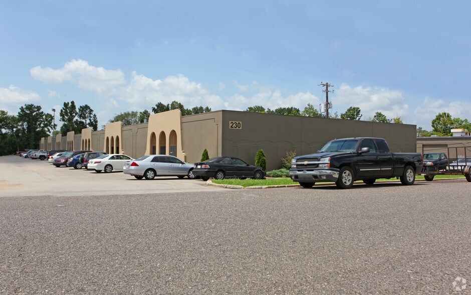 230 Oxmoor Cir, Homewood, AL 35209