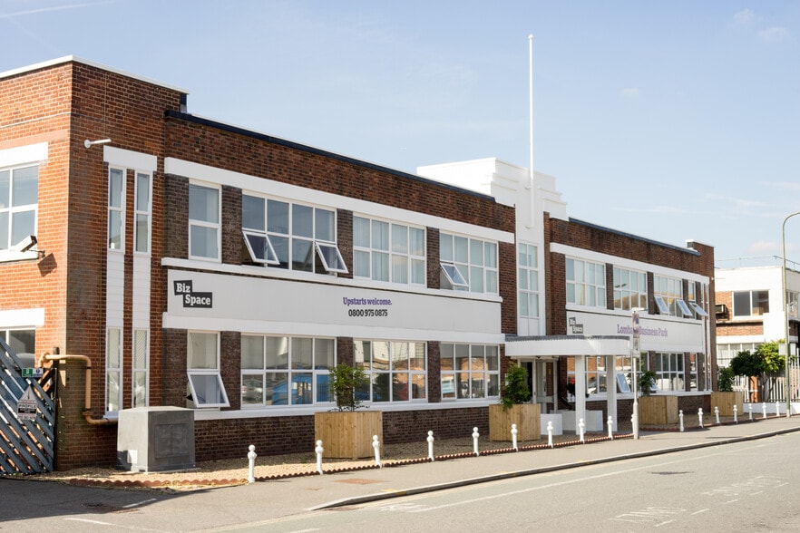 8 Lombard Rd, London for lease - Building Photo - Image 2 of 62