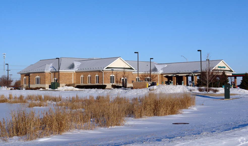 2429 Randall Rd, Carpentersville, IL for lease - Building Photo - Image 3 of 31