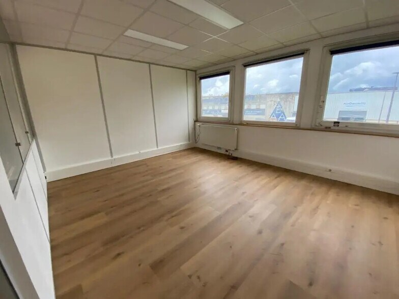 Office in Aulnay-sous-Bois for lease - Building Photo - Image 3 of 5