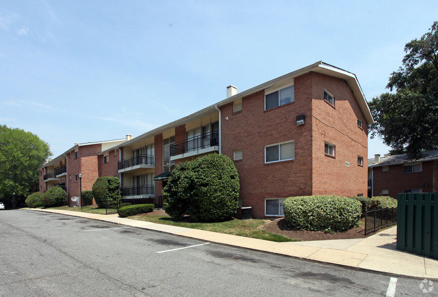 3930 Suitland Rd, Suitland, MD for sale - Primary Photo - Image 1 of 1