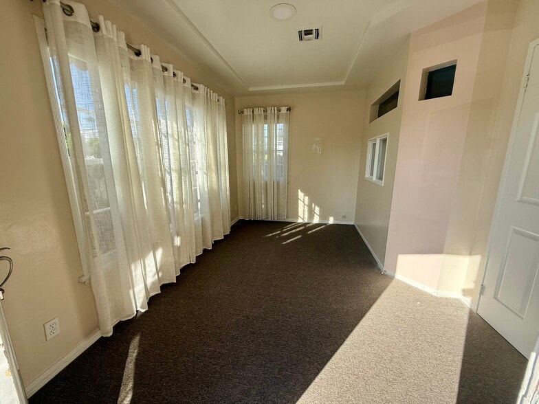 107 W Fairview Blvd, Inglewood, CA for lease - Building Photo - Image 3 of 22