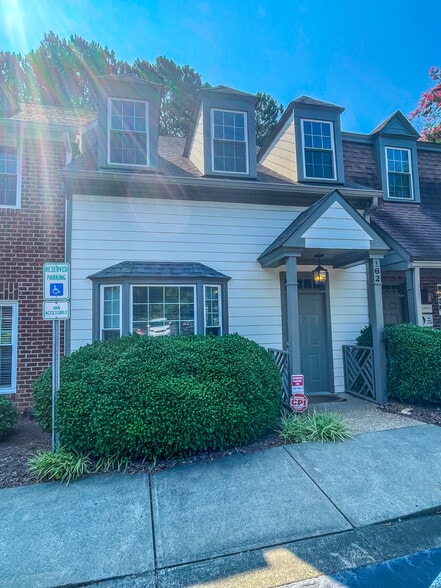 162-170 Wind Chime Ct, Raleigh, NC for lease - Building Photo - Image 1 of 8