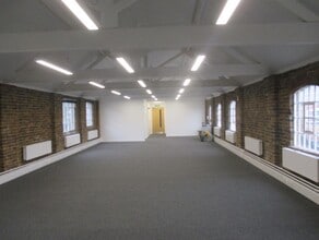 Lynton Rd, London for lease Interior Photo- Image 1 of 3