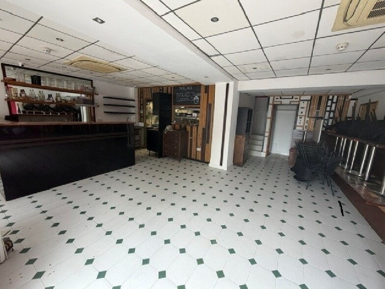 250 Finchley Rd, London for lease - Building Photo - Image 2 of 4