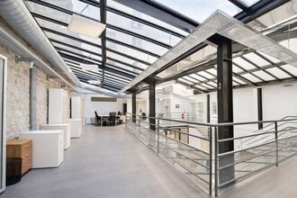 205 Rue Du Faubourg Saint-Martin, Paris for sale Interior Photo- Image 2 of 4