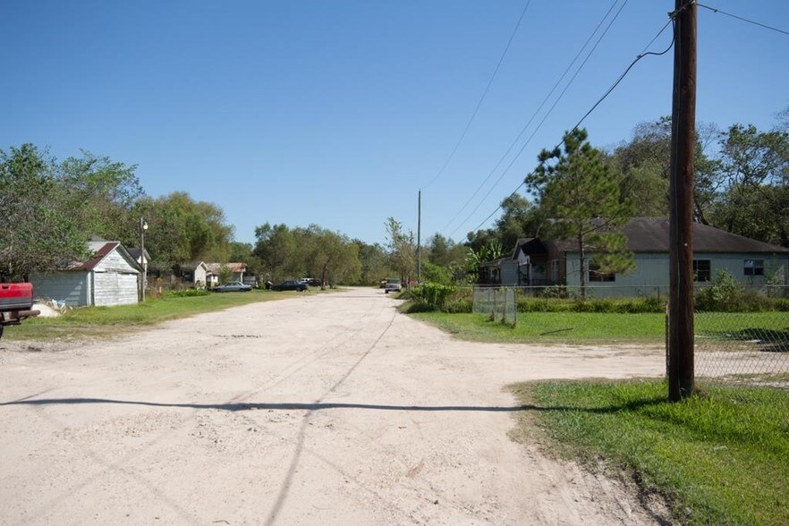 17119 McLean Rd, Pearland, TX 77584