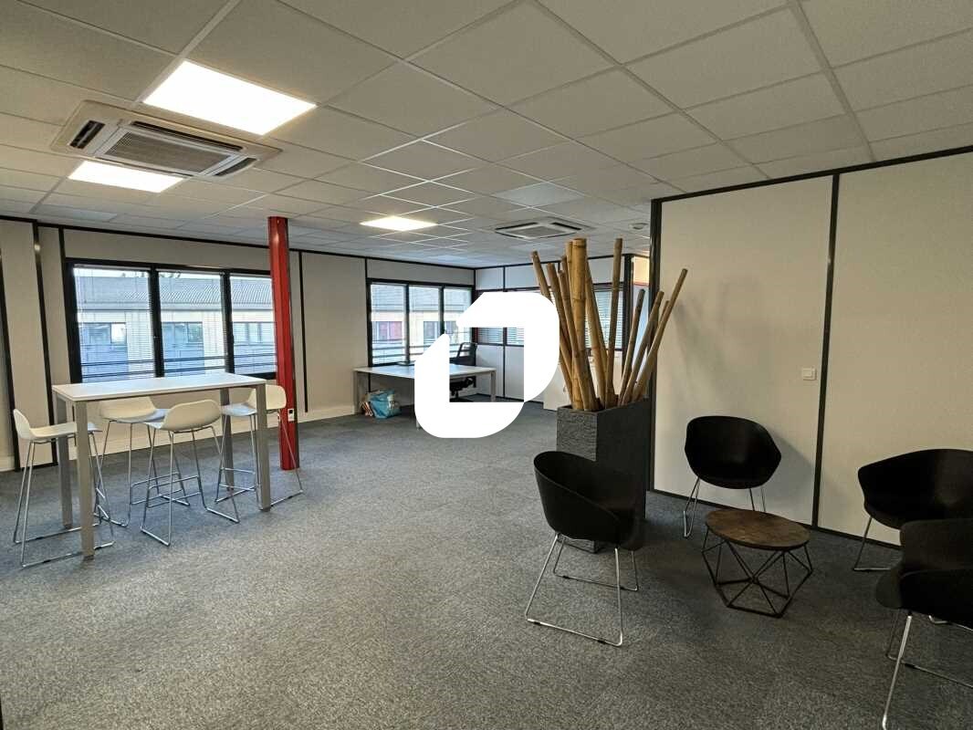 Office in Limas for lease Interior Photo- Image 1 of 15