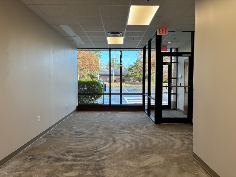 75 John Roberts Rd, South Portland, ME for lease - Interior Photo - Image 2 of 8