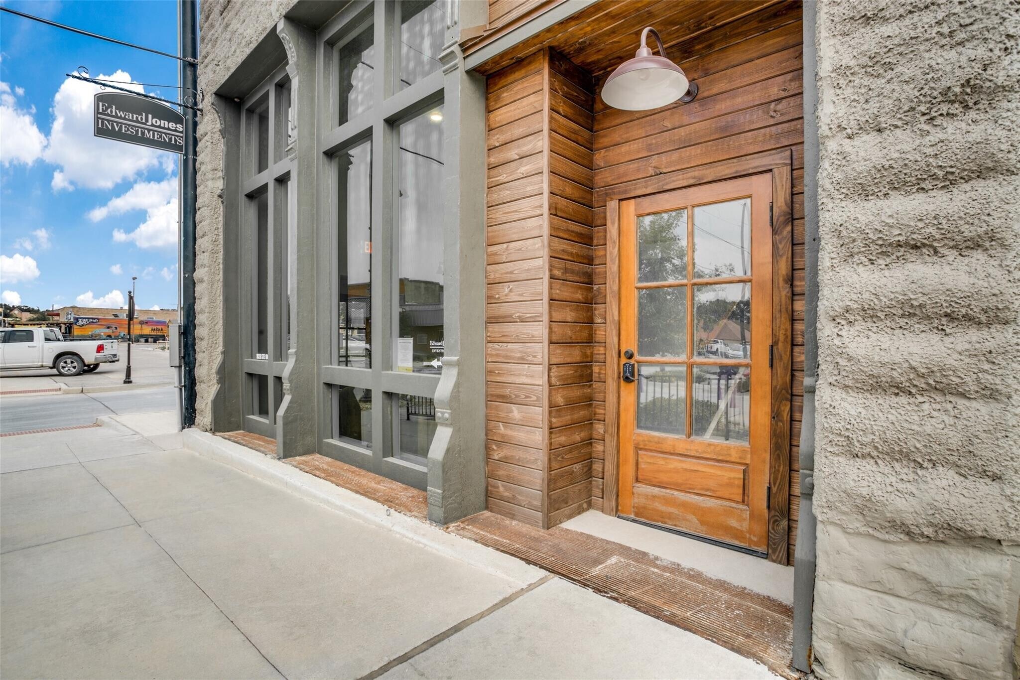 1028 Halsell St, Bridgeport, TX for sale Primary Photo- Image 1 of 16