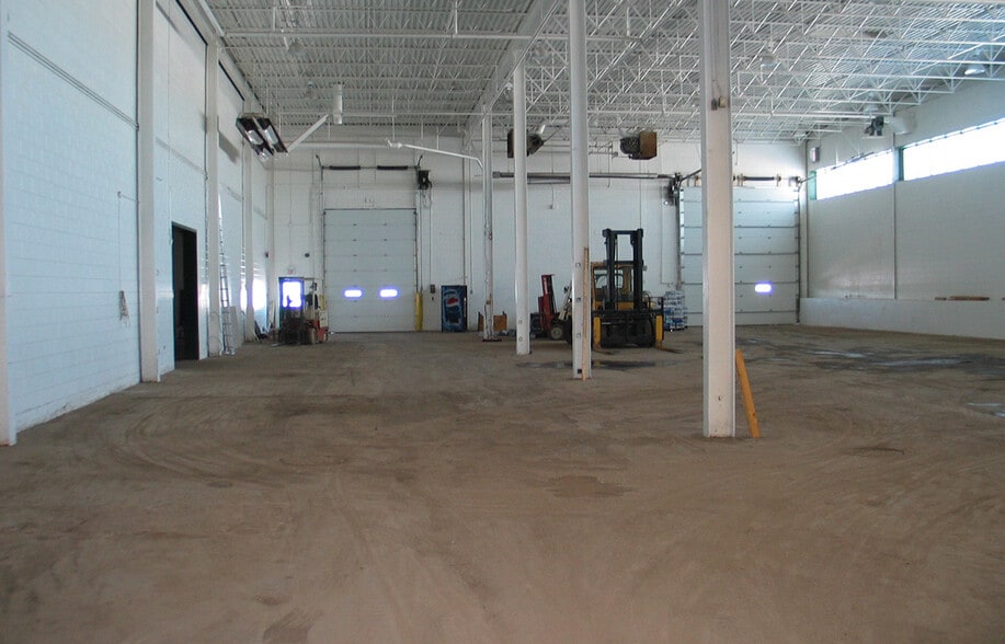 1601 Church Ave, Winnipeg, MB for lease - Building Photo - Image 2 of 14