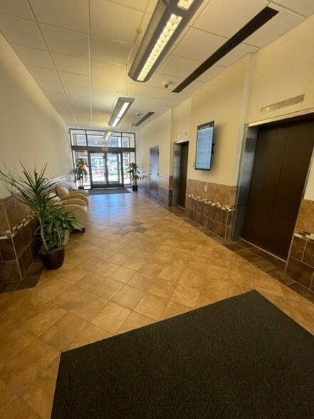 305 Mt Lebanon Blvd, Pittsburgh, PA for lease - Lobby - Image 2 of 4