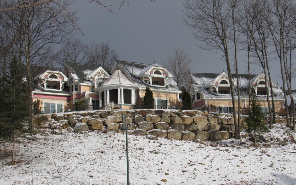 93-97 A Dinsmore Rd, Jackson, NH for sale - Building Photo - Image 1 of 1