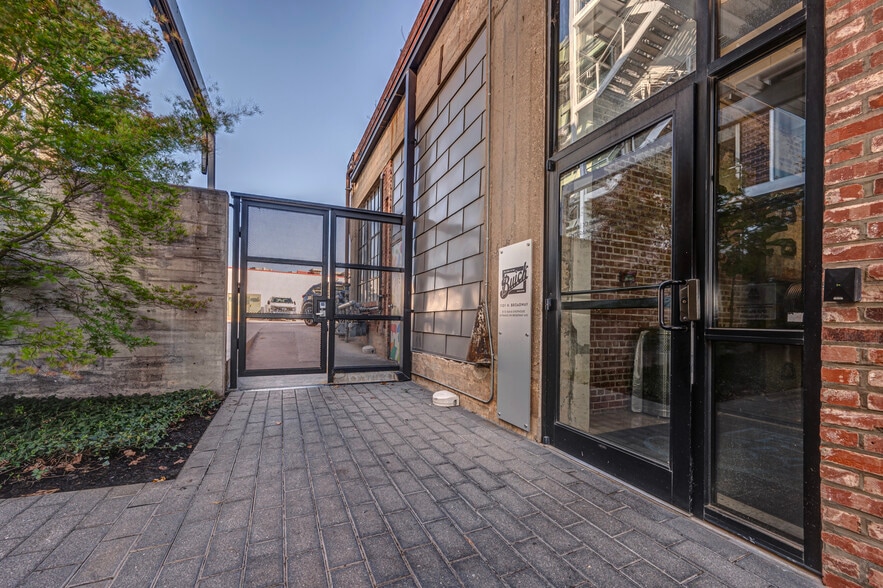 1101 N Broadway Ave, Oklahoma City, OK for lease - Building Photo - Image 2 of 25