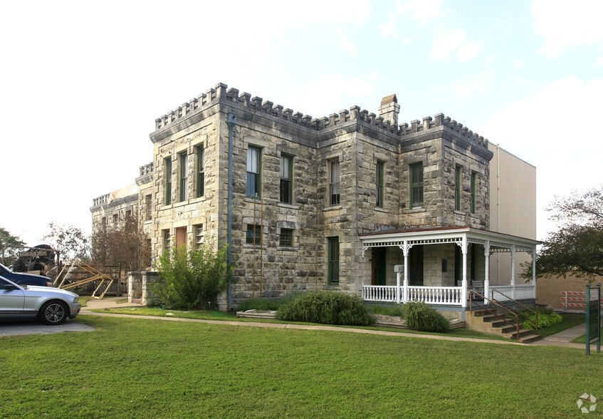 102 W 2nd St, Georgetown, TX for sale - Building Photo - Image 3 of 17