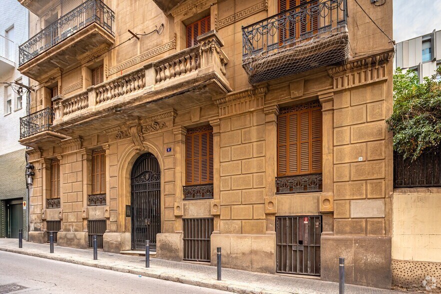 Retail in Barcelona, Barcelona for lease - Building Photo - Image 2 of 2