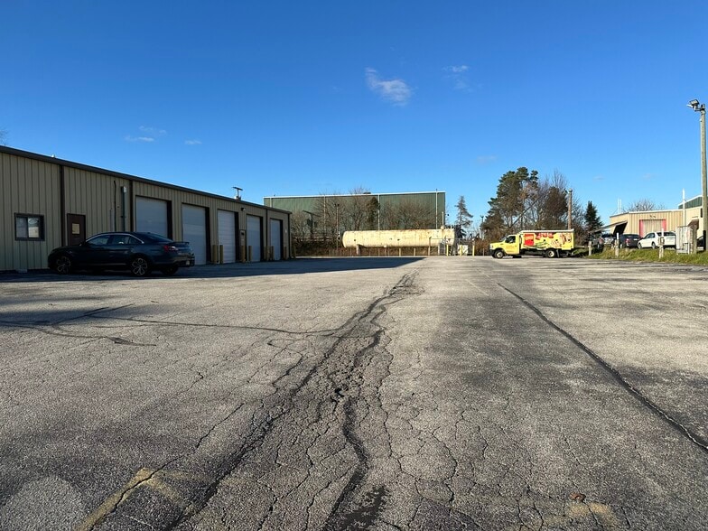 5805 Murvihill Rd, Valparaiso, IN for sale - Building Photo - Image 3 of 15