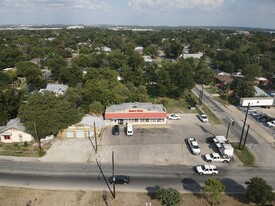 222 N New Braunfels Ave, San Antonio TX - Convenience Store