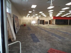 271 Mammoth Rd, Manchester, NH for lease Interior Photo- Image 1 of 14