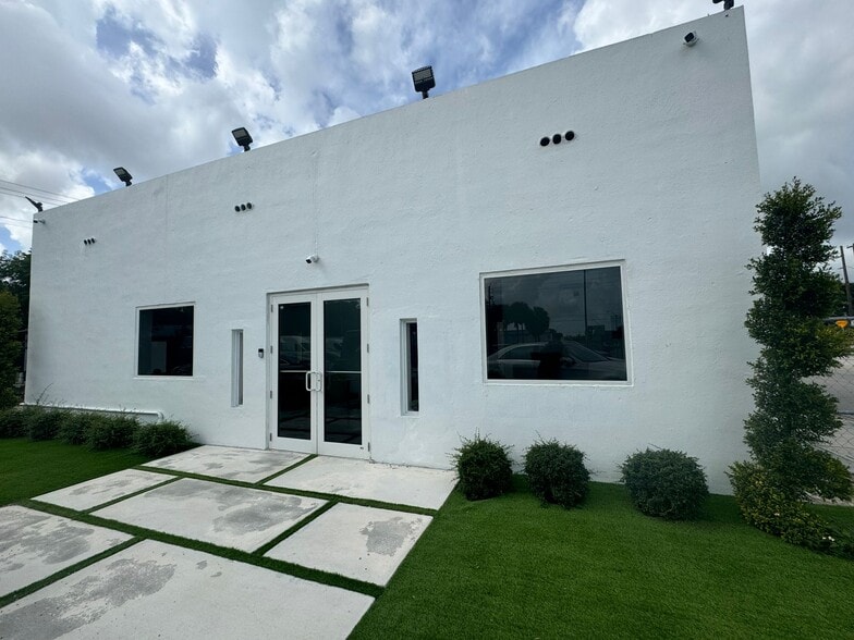 5126 NW 7th Ave, Miami, FL for lease - Building Photo - Image 1 of 4