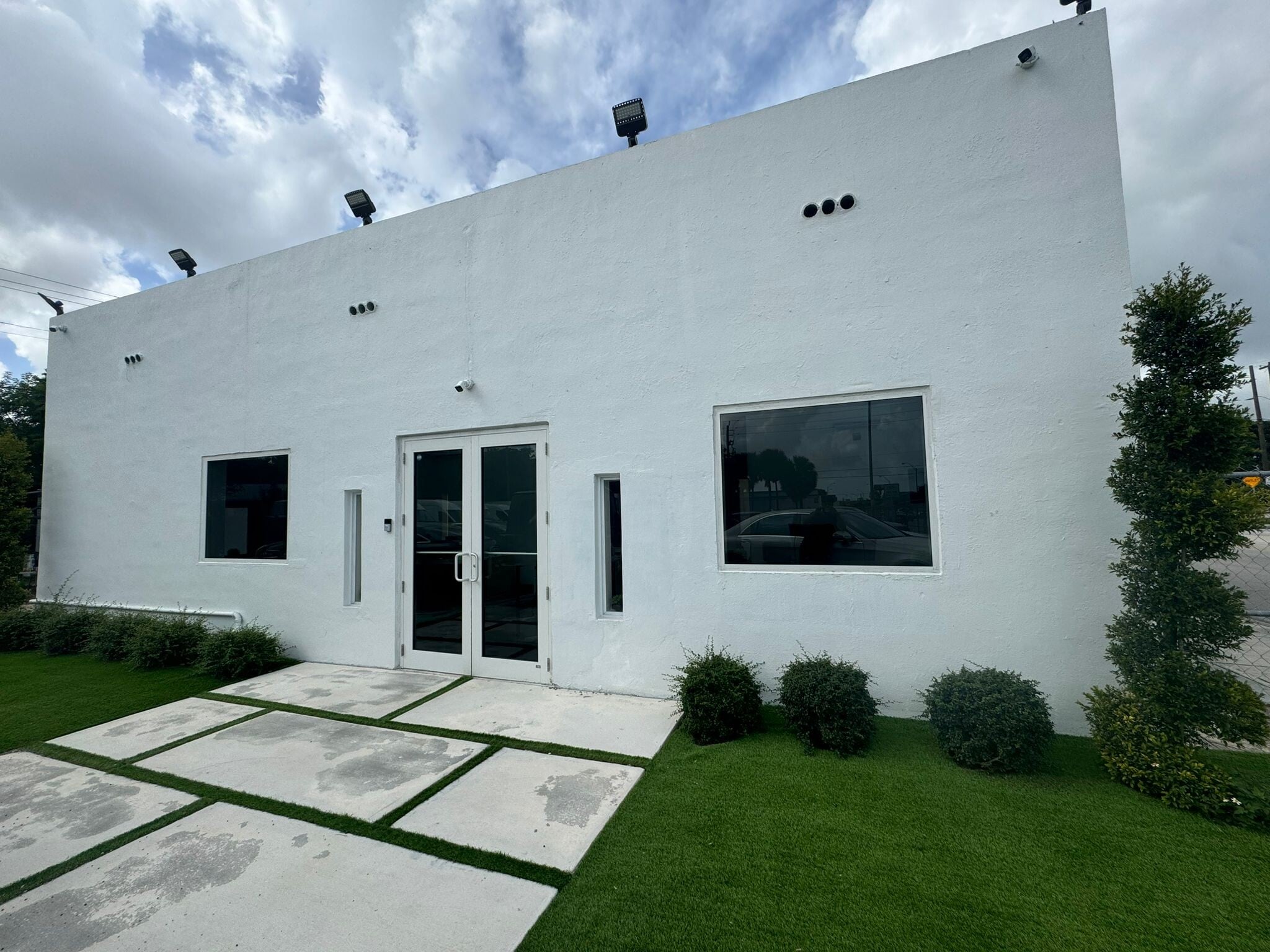 5126 NW 7th Ave, Miami, FL for lease Building Photo- Image 1 of 5