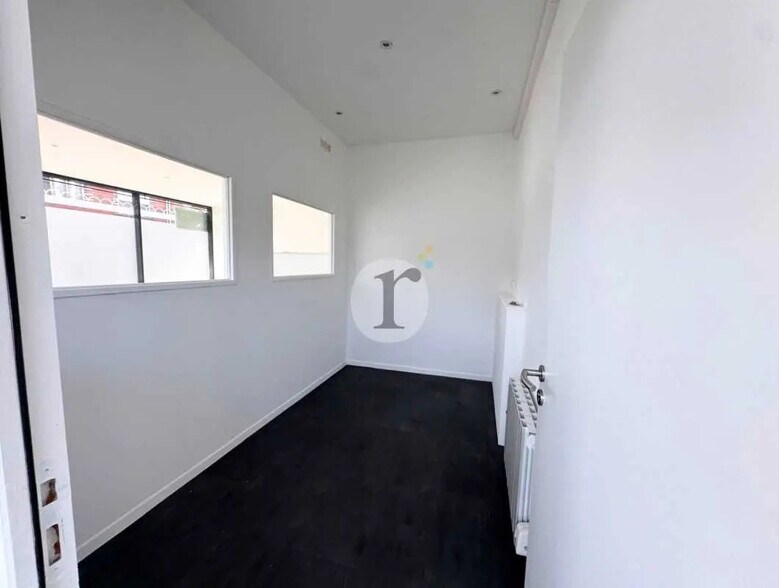 Retail in Lille for lease - Interior Photo - Image 3 of 4