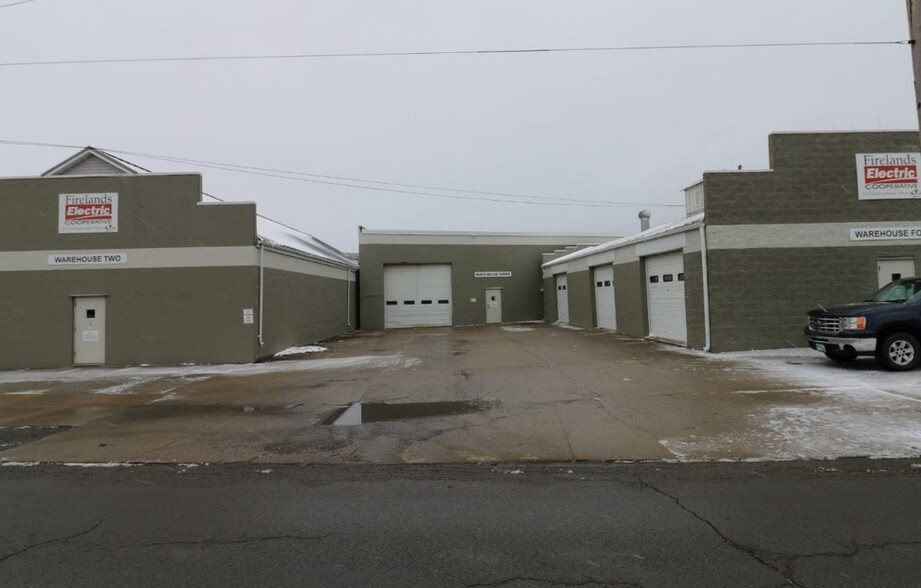 19 N Main St, New London, OH 44851