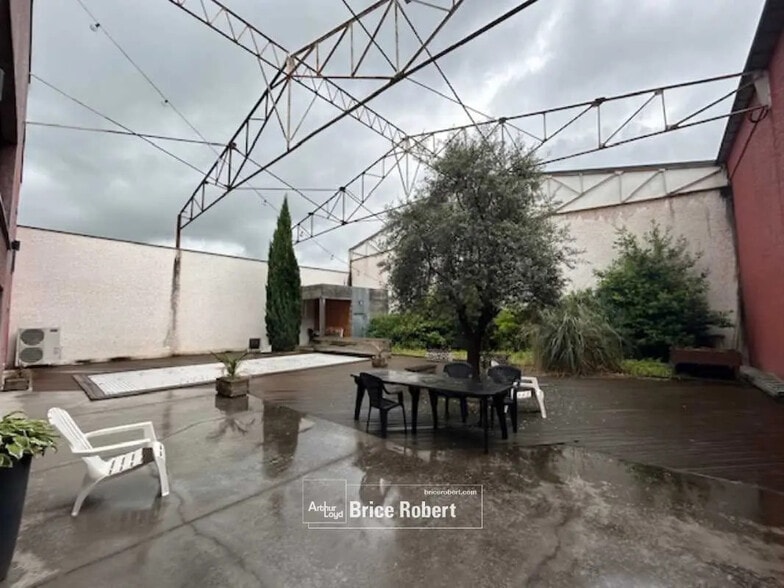 Flex in Décines-Charpieu for lease - Building Photo - Image 3 of 8